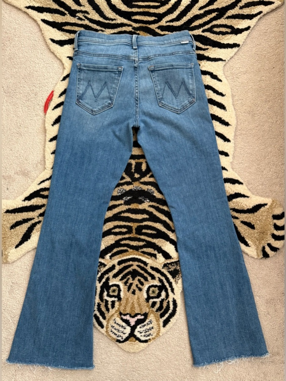 Mother The Weekender Fray Mid Rise Flare Jeans in A Groovy Kind of Love Size 28 - Picture 10 of 13